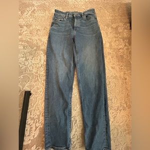 american eagle, mom jeans. size 8 long strech!